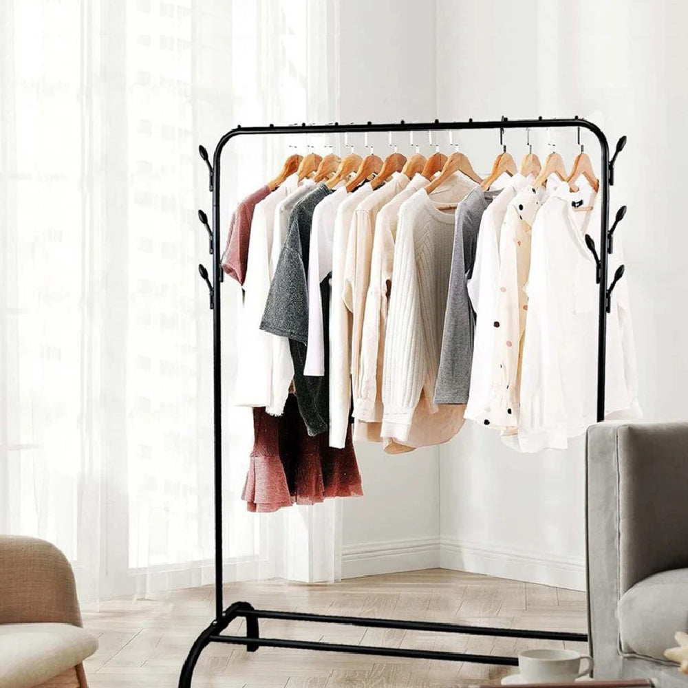 Single pole clothes hanging rack with wheels